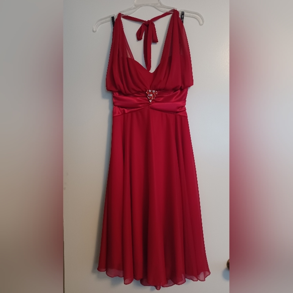Chic Scarlet Prom Dress with Jewel Accent